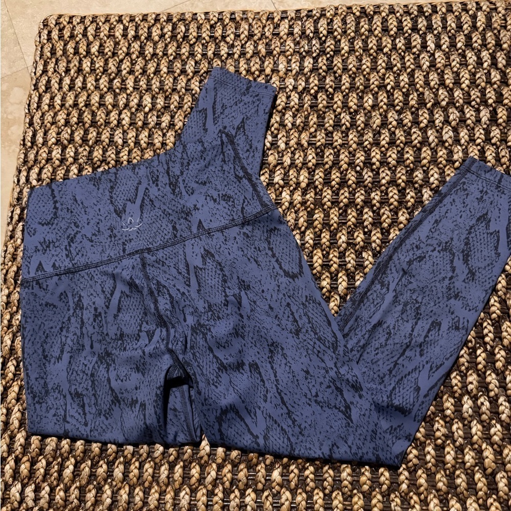 Beyond Yoga x Barre 3 Blue Python Print Leggings (515)